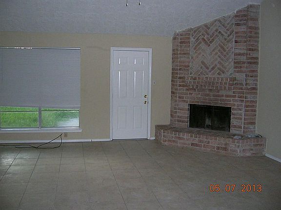 4th image of 15847 Thistledew Dr