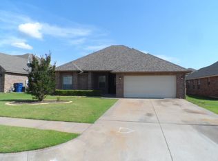 616 E Hillcrest Ln, Mustang, OK 73064