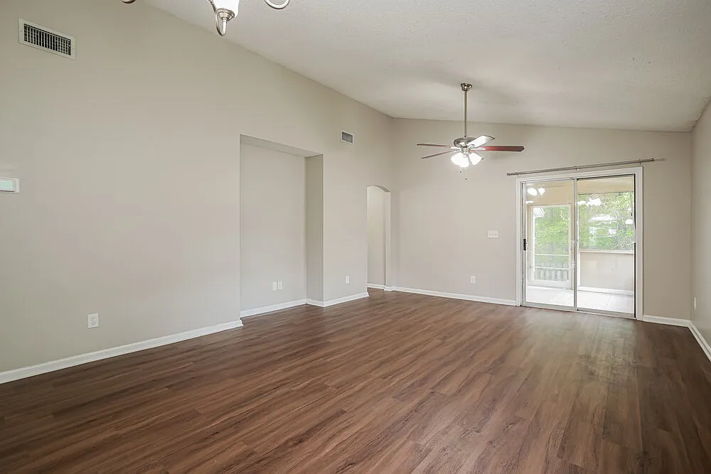 3 bed, 2.0 bath, 1544 sqft, $2,590 — Photo 4