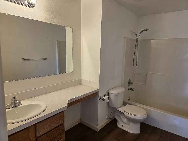 923 Charter Pl NE #923 — Photo 8
