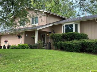 5106 S 104th St, Omaha, NE 68127