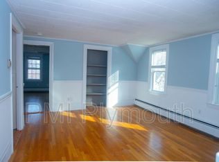 37 Mayflower St APT 2, Plymouth, MA 02360