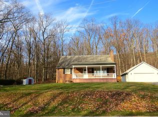 1270 Glatco Lodge Rd, Hanover, PA 17331