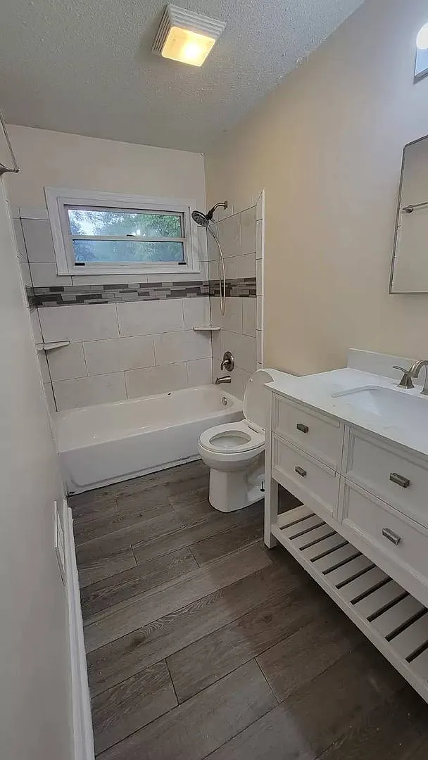 3 Bedroom, 1.5 Bath brick home in Prescott Terrace — Photo 2