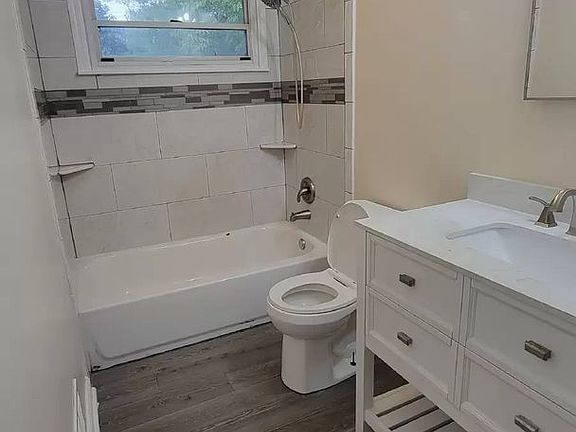 2nd image of 1618 Carousel Cir