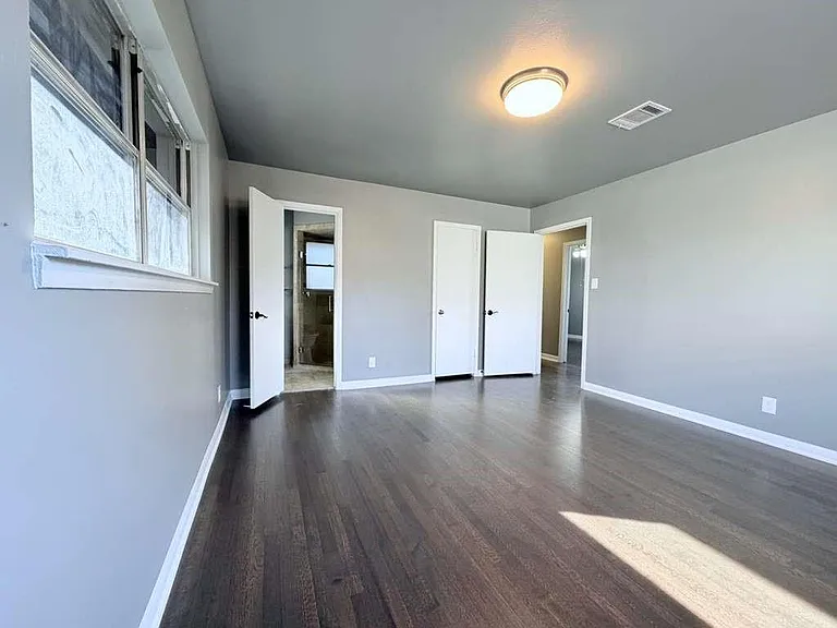 7715 Catalina Ln — Photo 10