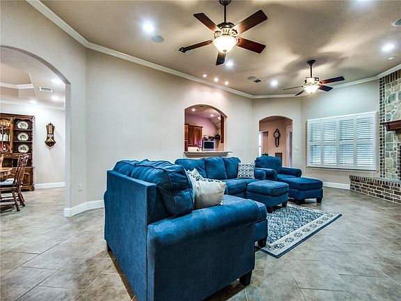 4th image of 299 Miramar Cir