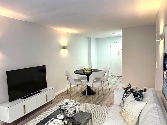 3rd image of 301 E 45th St APT 2C