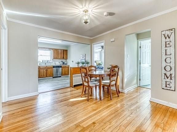 Dining area off of kitchen.