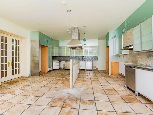 Sold by Re/Max In The City | media 12