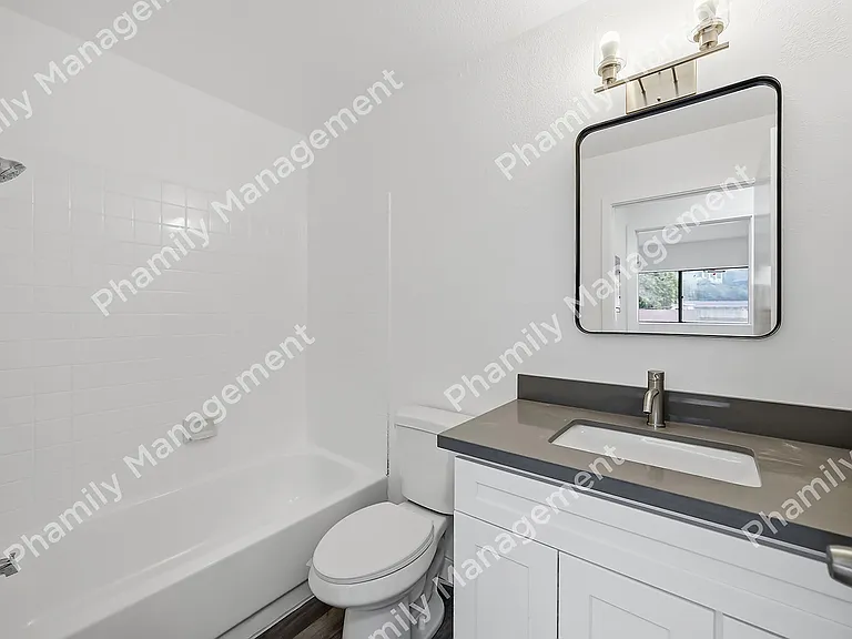 2538 Johnston St #8 — Photo 11