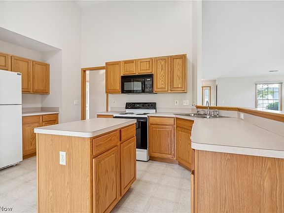 5th image of 309 Bridgewater Ln #25