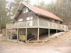 2562 Skyway Dr photo 1