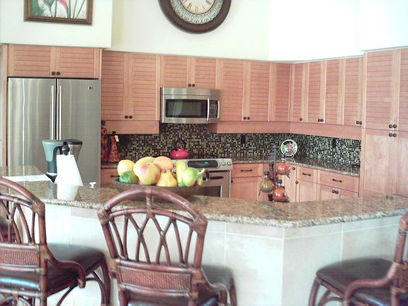 Large Kitchen/Brkft Bar