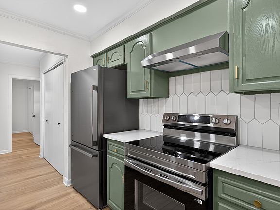 5th image of 8 Cambre Cir