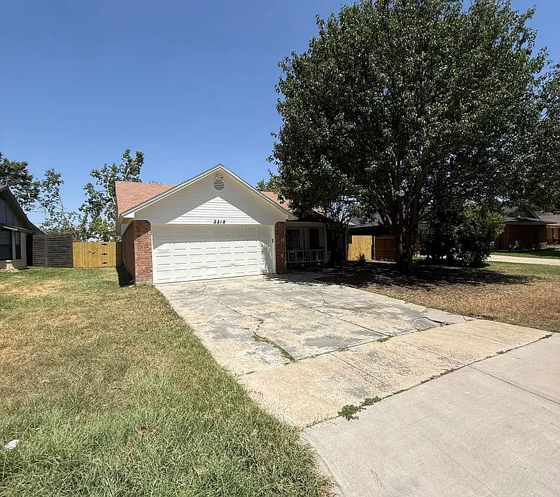 2218 Parkside Dr