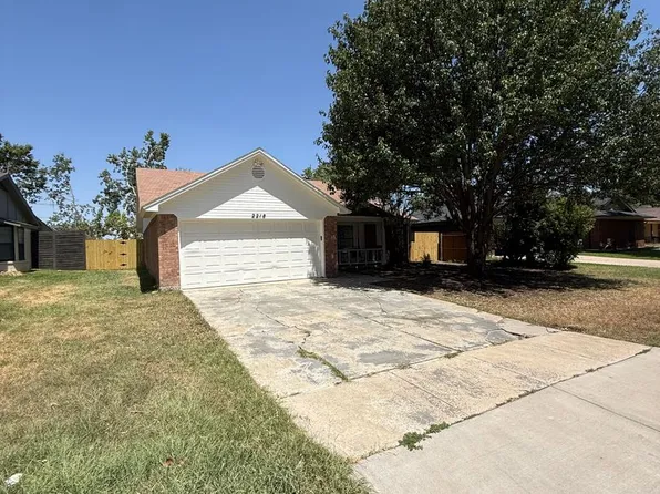 2218 Parkside Dr, Grand Prairie, TX 75052