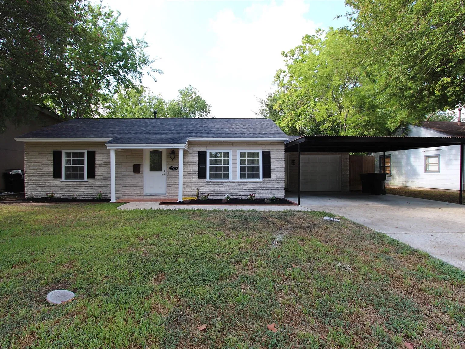 3 bed, 2.0 bath, 1760 sqft, $2,300 — Photo 1