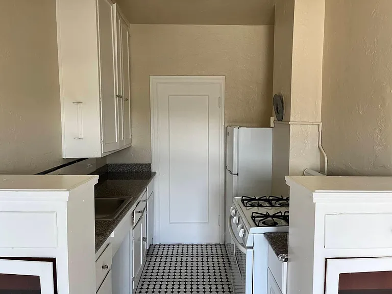 3909 Shafter Ave #21 — Photo 2