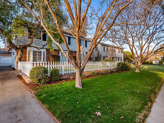 4th image of 2355 Melville Dr