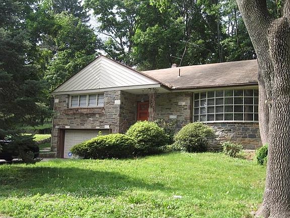 2nd image of 1113 Lakeside Ave