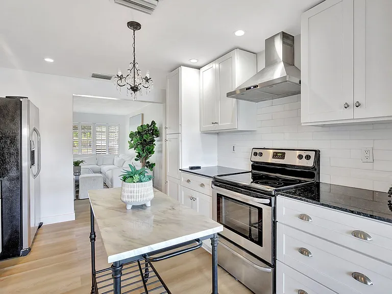 3019 N 57th Dr — Photo 11