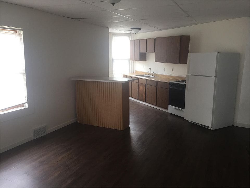 2nd image of 115 Woodward Ave