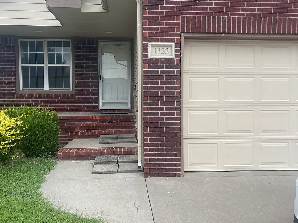 1132 N Fontenelle Dr