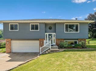 4185 Richland Dr NW, Cedar Rapids, IA 52405