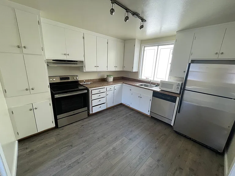 1666 Union St — Photo 5
