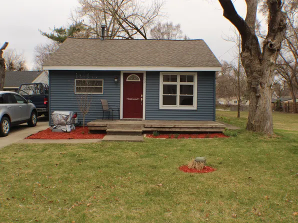 902 Dunreath Rd, Wolverine Lake, MI 48390