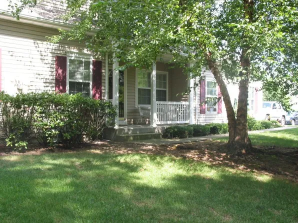 66 Deer Valley Dr, Nesconset, NY 11767