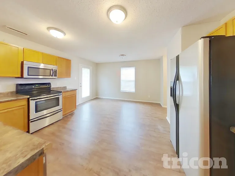 678 Runnymede Ct — Photo 4