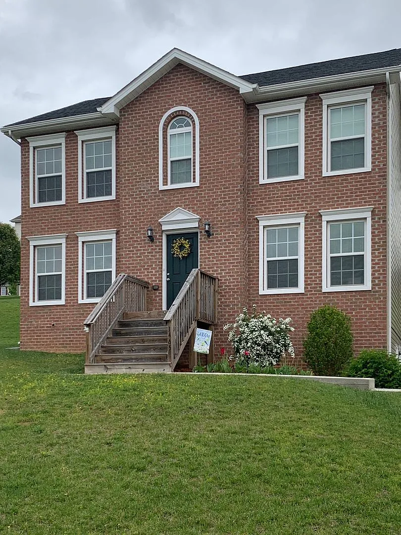 3 Bedroom 2.5 Bath 1 Car Garage House — Photo 1