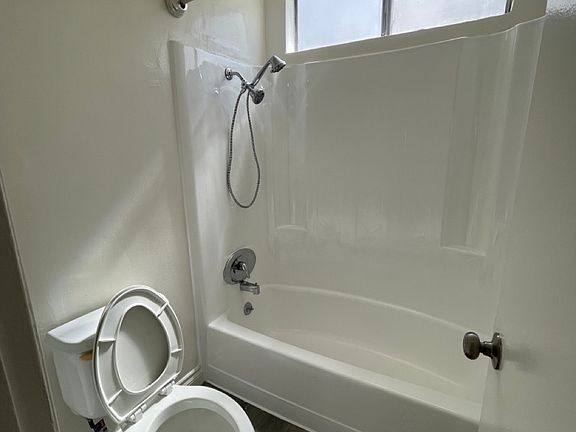 3rd image of 5354-1 Yarmouth Ave #6