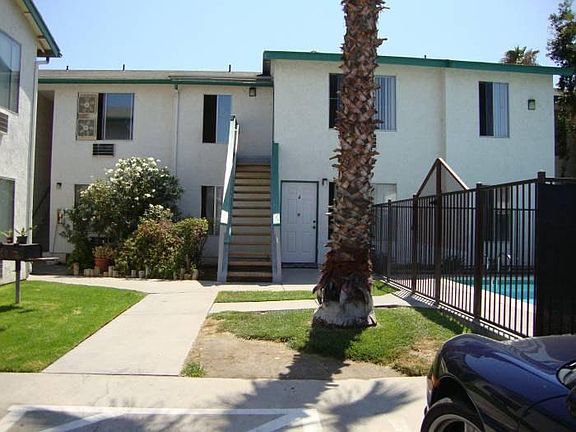 3rd image of 569 Greenfield Dr APT 1