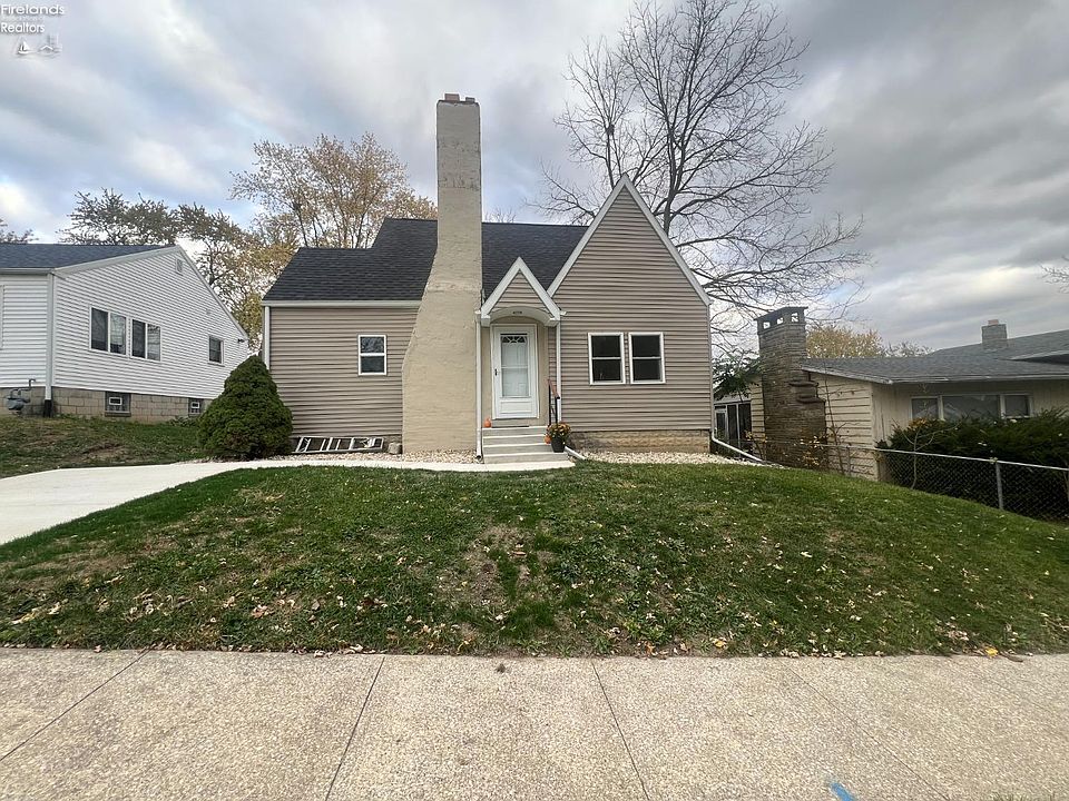 1st image of 609 S Wood St