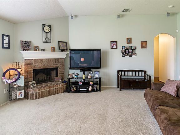 5th image of 506 McMurtry Dr