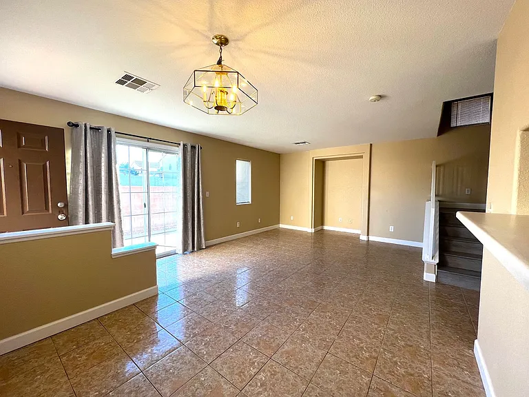 5555 Leaning Oak Ave — Photo 2