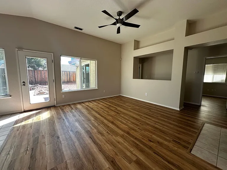 4901 Hillridge Way — Photo 2