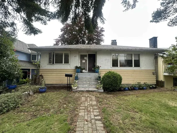 313 E 13th St, North Vancouver, BC V7L 2L8