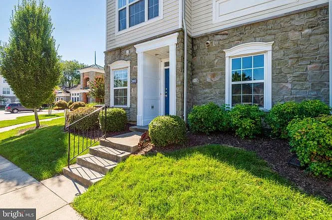21800 Dragons Green Sq — Photo 4