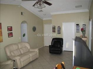 5563 Ballinger Dr, Las Vegas, NV 89142