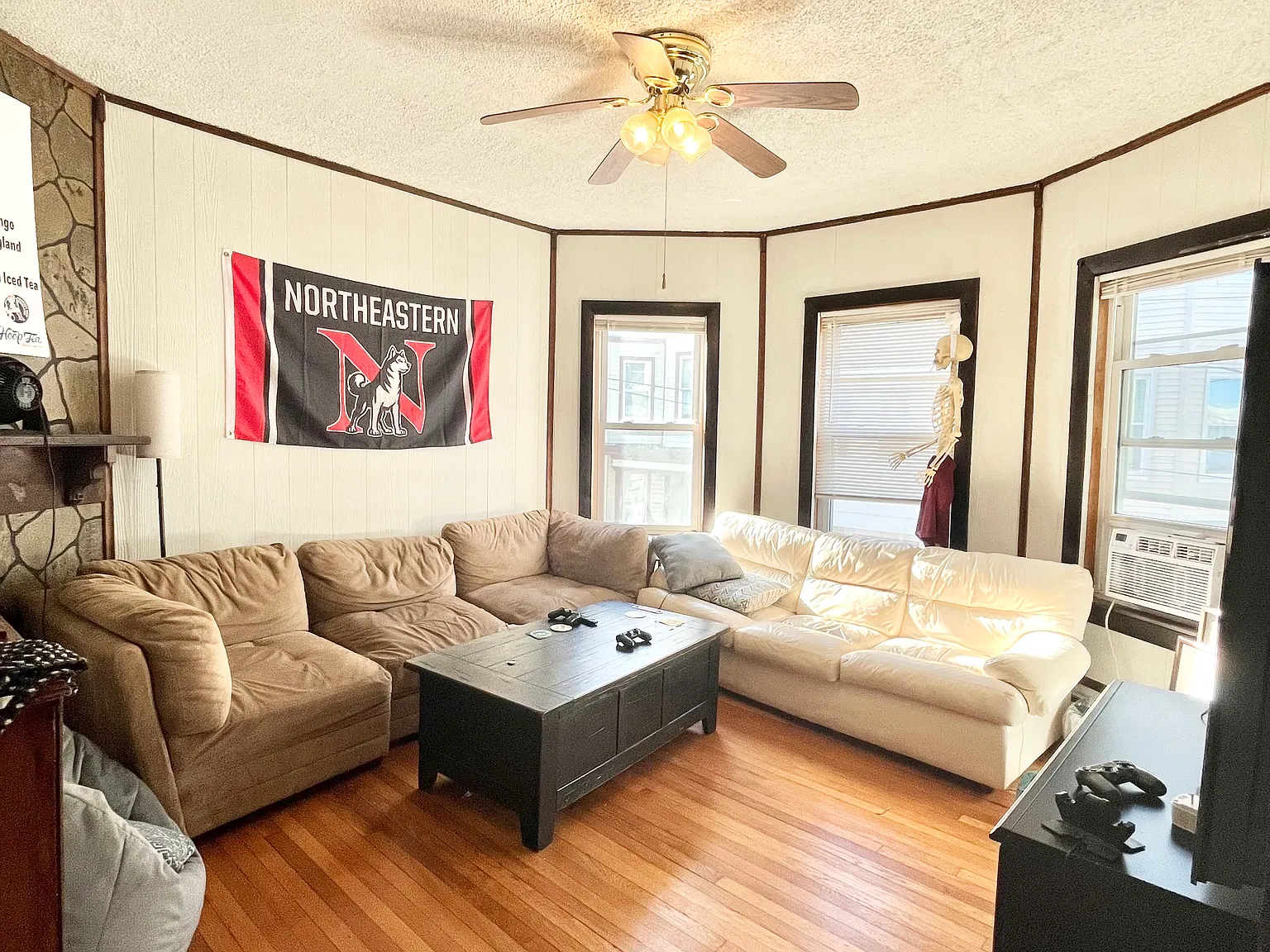4 bed, 9999 sqft, $5,000 — Photo 2