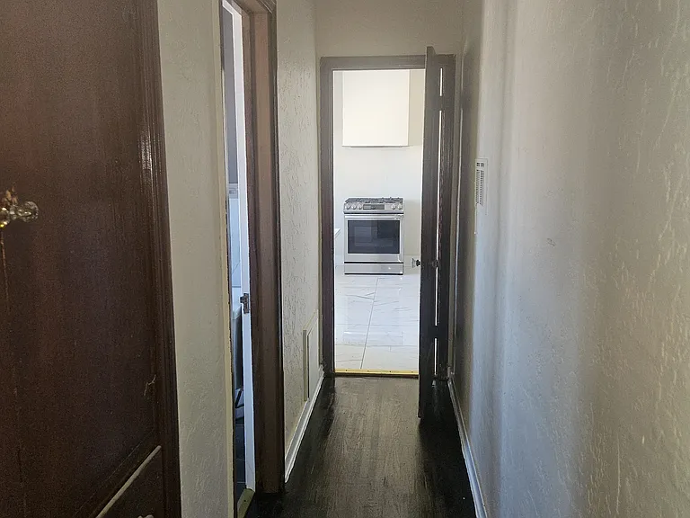 1460 S Holt Ave — Photo 18