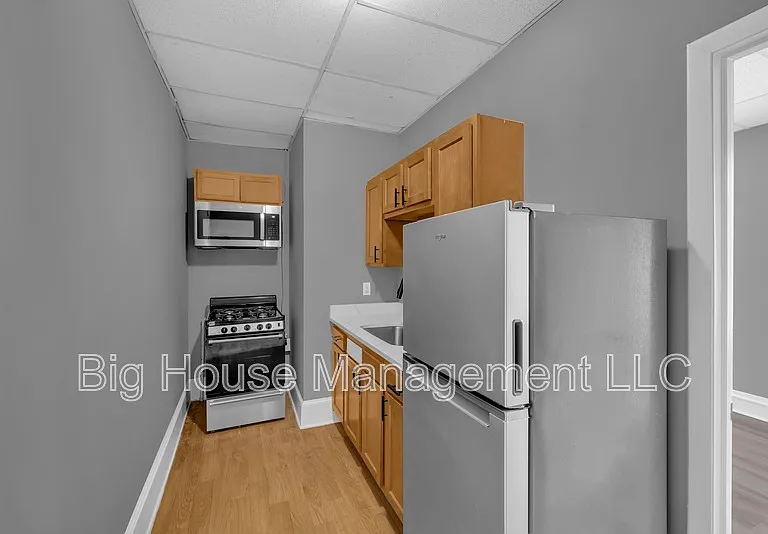 339 E 25th St #3 — Photo 15