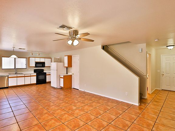 4th image of 2294 E Spruce Dr