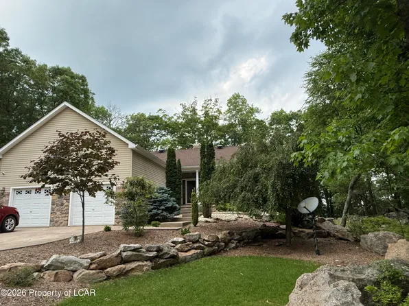 47 Dakota Dr, Hazleton, PA 18202