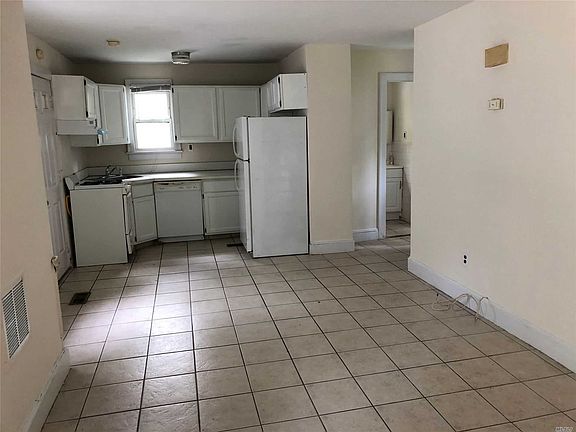 4th image of 8 Pilvinis Dr