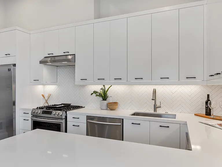 1329 S Van Ness Ave — Photo 38